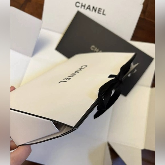 NEW ~ CHANEL Foldable “Empty” Gift Box - Size 8.75” x 5.5” x 3” With GIFT Card - Picture 1 of 3